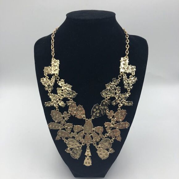 Cream Tear Drop Dangling Statement Necklace with Gold Tone Chain 16 Inches - Picture 5 of 9